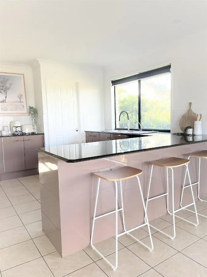 Gold Coast Uninterrupted Uphill View & Big Pool Villa 0*, Gold Coast