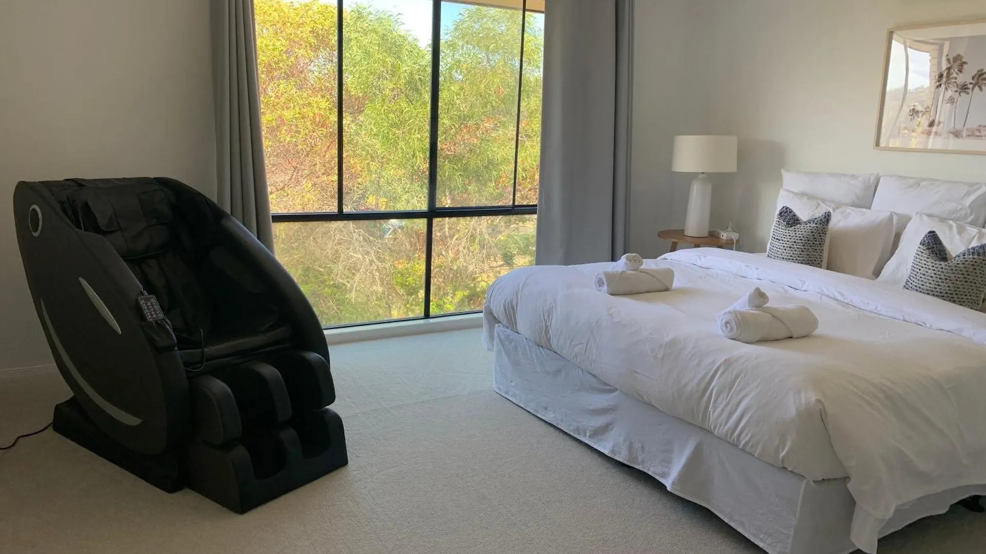 Gold Coast Uninterrupted Uphill View & Big Pool Villa Australia